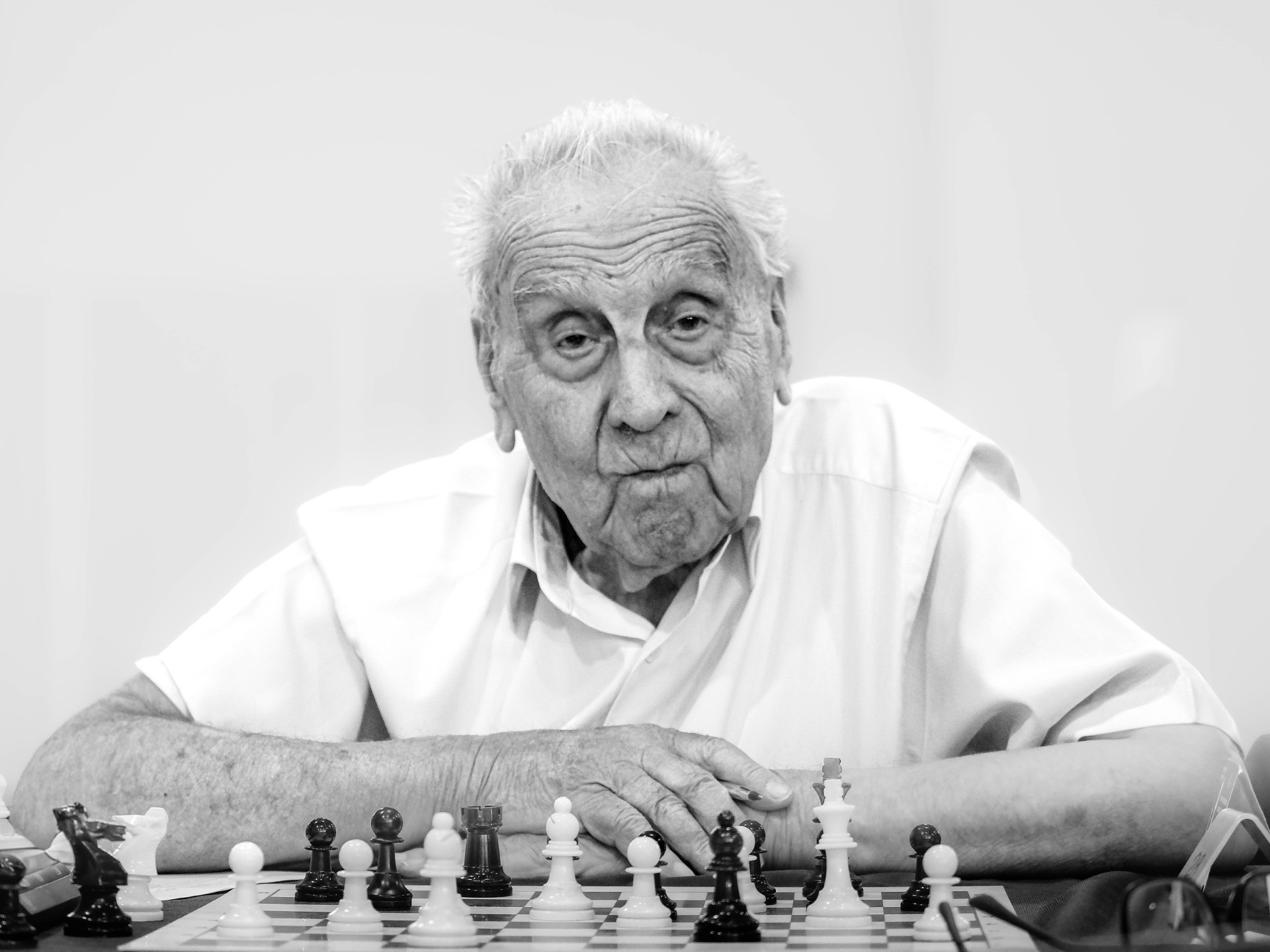 Una lucha muy especial sobre el tablero: ancianos frente a niños en busca de más récords