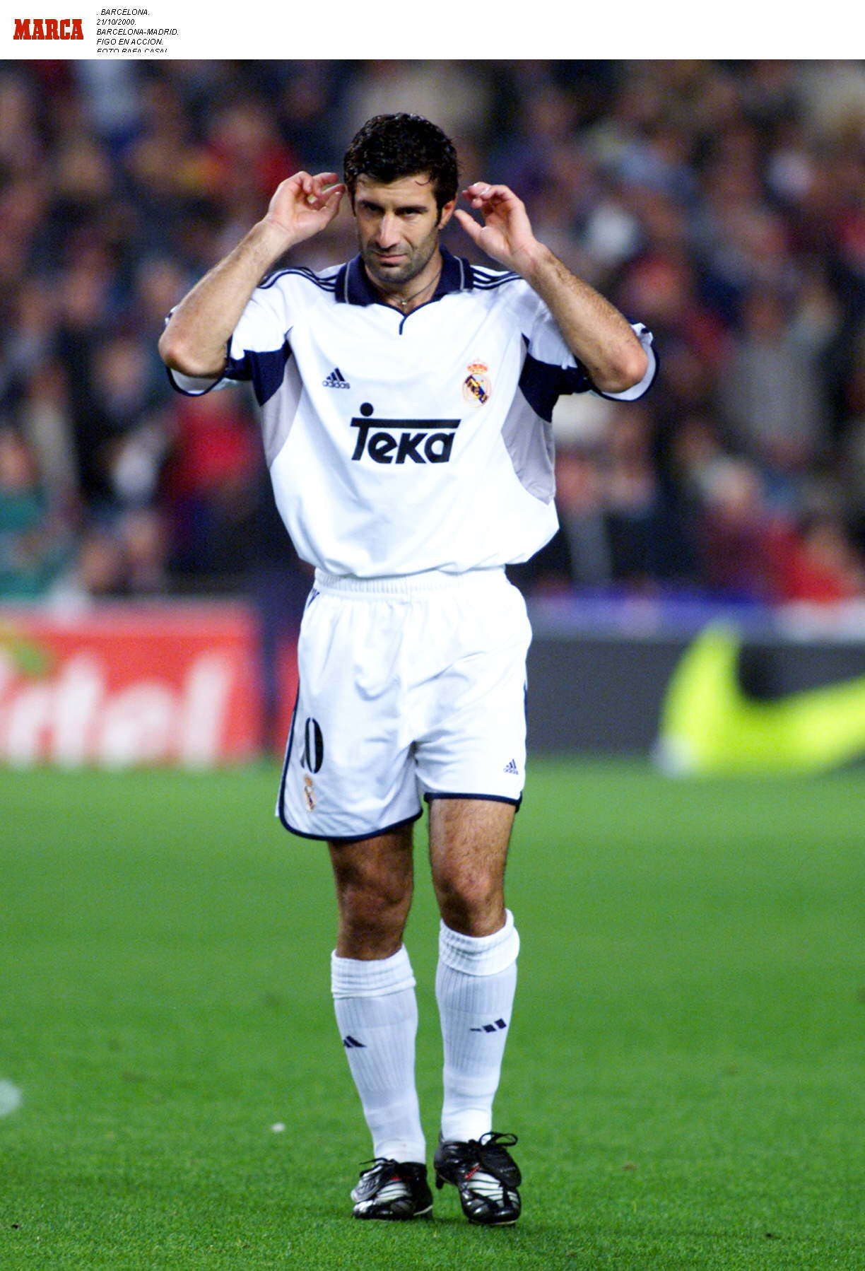 Veinticinco años odiando a Luis Figo: "Nunca se explicó ante la afición del Barça y fue soberbio. Es el traidor de nuestra historia"