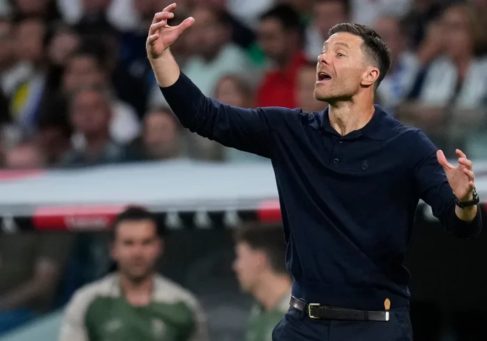 Xabi Alonso gana el pulsito de Valverde
