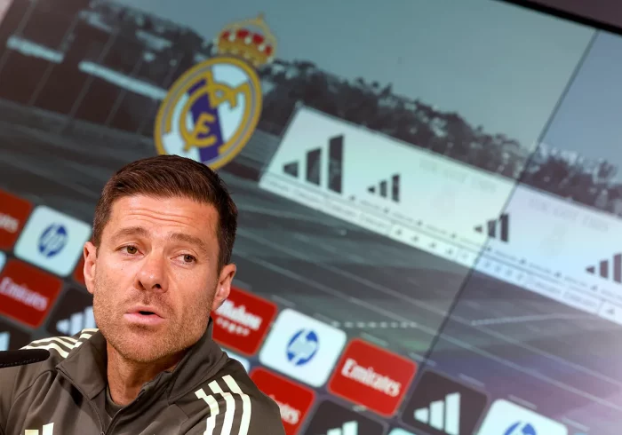 Xabi Alonso perdona a Vinicius: "Tuvimos una reunión todos, Vini estuvo impecable y yo quedé satisfecho. Ninguna represalia"