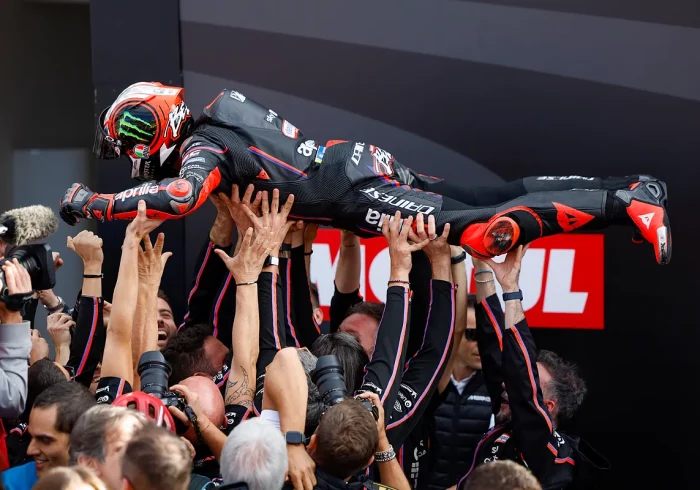 Bezzecchi cierra con un triunfo en Cheste la temporada de MotoGP