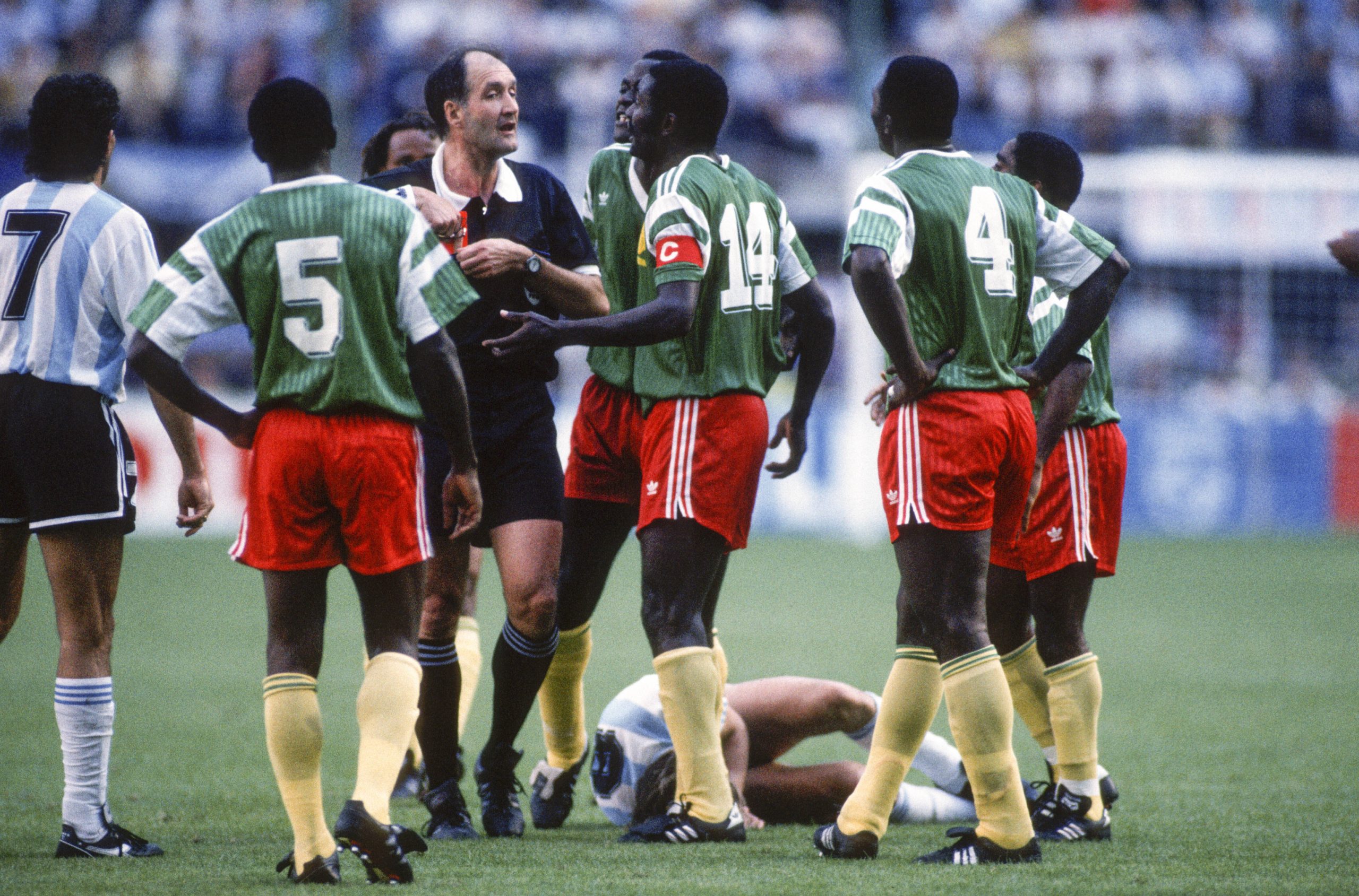 Camerún, el primer martillazo de África en los Mundiales: los rigores de un seleccionador soviético, el revulsivo de Milla y las presiones a N'Kono