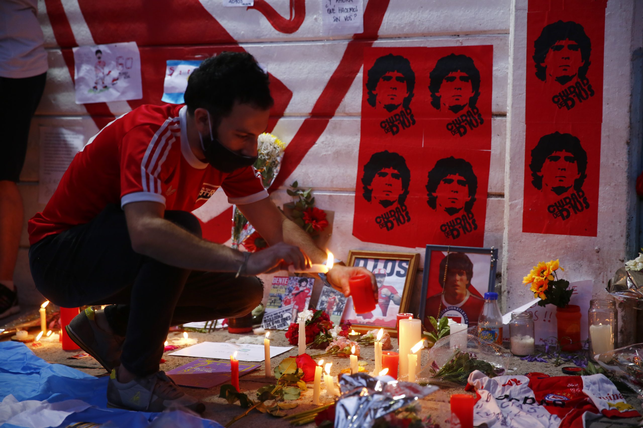 Cinco años después, Maradona no descansa en paz: acusaciones de asesinato, un entorno que hace negocio y un juicio por repetir