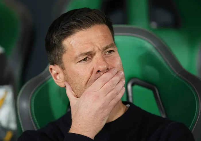 Crece la tensión en el timón de Xabi Alonso: estrellas revueltas, críticas en voz baja y un examen pendiente