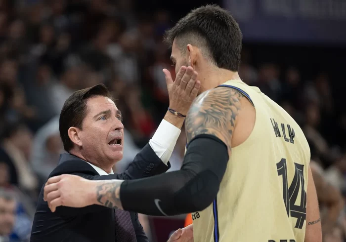 Cruel y polémica derrota en Estambul en la vuelta de Xavi Pascual al Barça