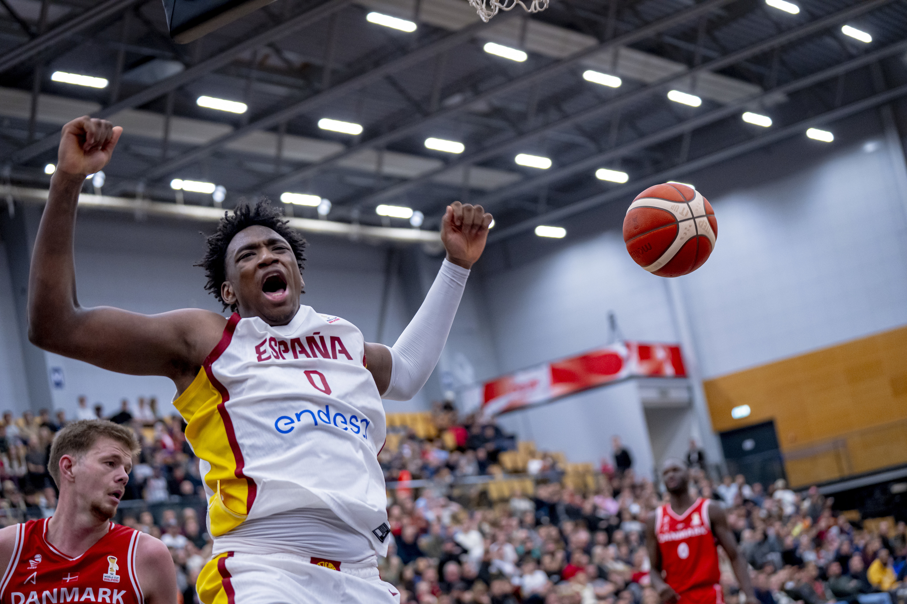 Great Osobor culmina una contra, ante Dinamarca.