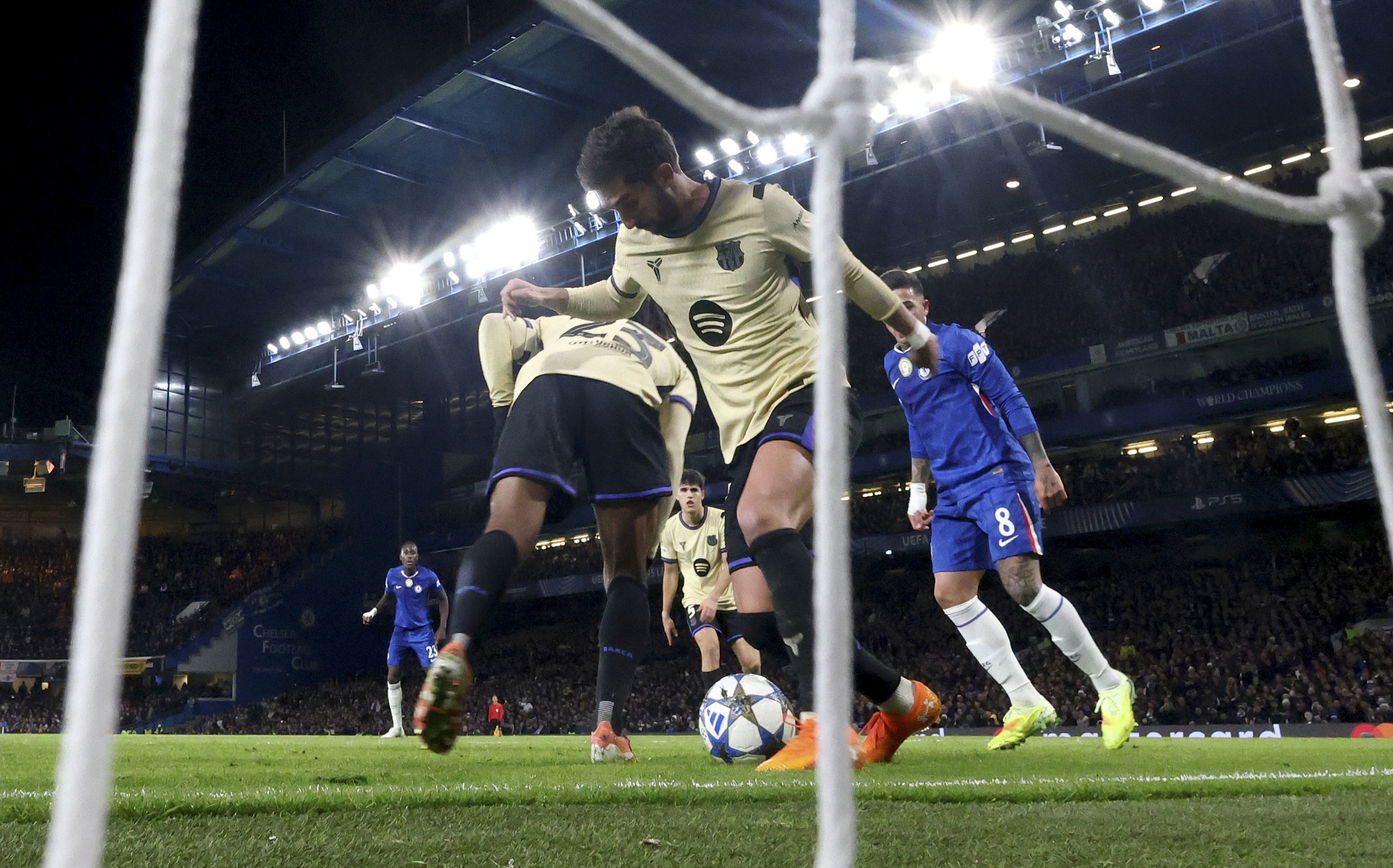 El malentendido entre Koundé y Ferran Torres para el 2-0.