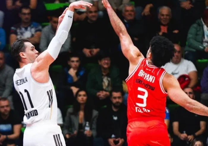 El Madrid aprieta en defensa para ganar a domicilio al líder Hapoel