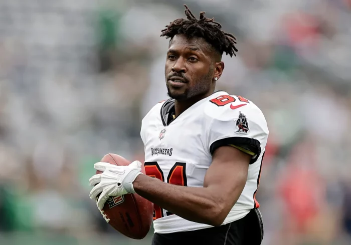 El polémico Antonio Brown, ex estrella de la NFL, detenido en Dubai y extraditado a EEUU por intento de asesinato
