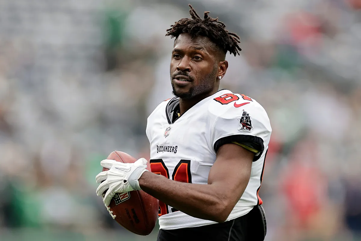 El polémico Antonio Brown, ex estrella de la NFL, detenido en Dubai y extraditado a EEUU por intento de asesinato