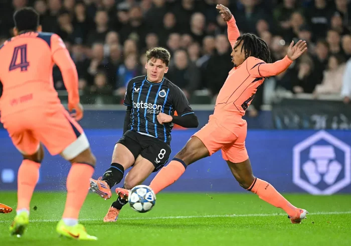 El sistema defensivo de Flick, una grieta cada vez más grande