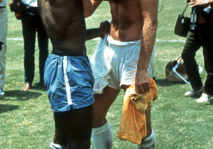 El último disgusto de España contra Turquía camino de un Mundial: un niño con los ojos vendados, un seleccionador-dentista y tabaco para los espectadores