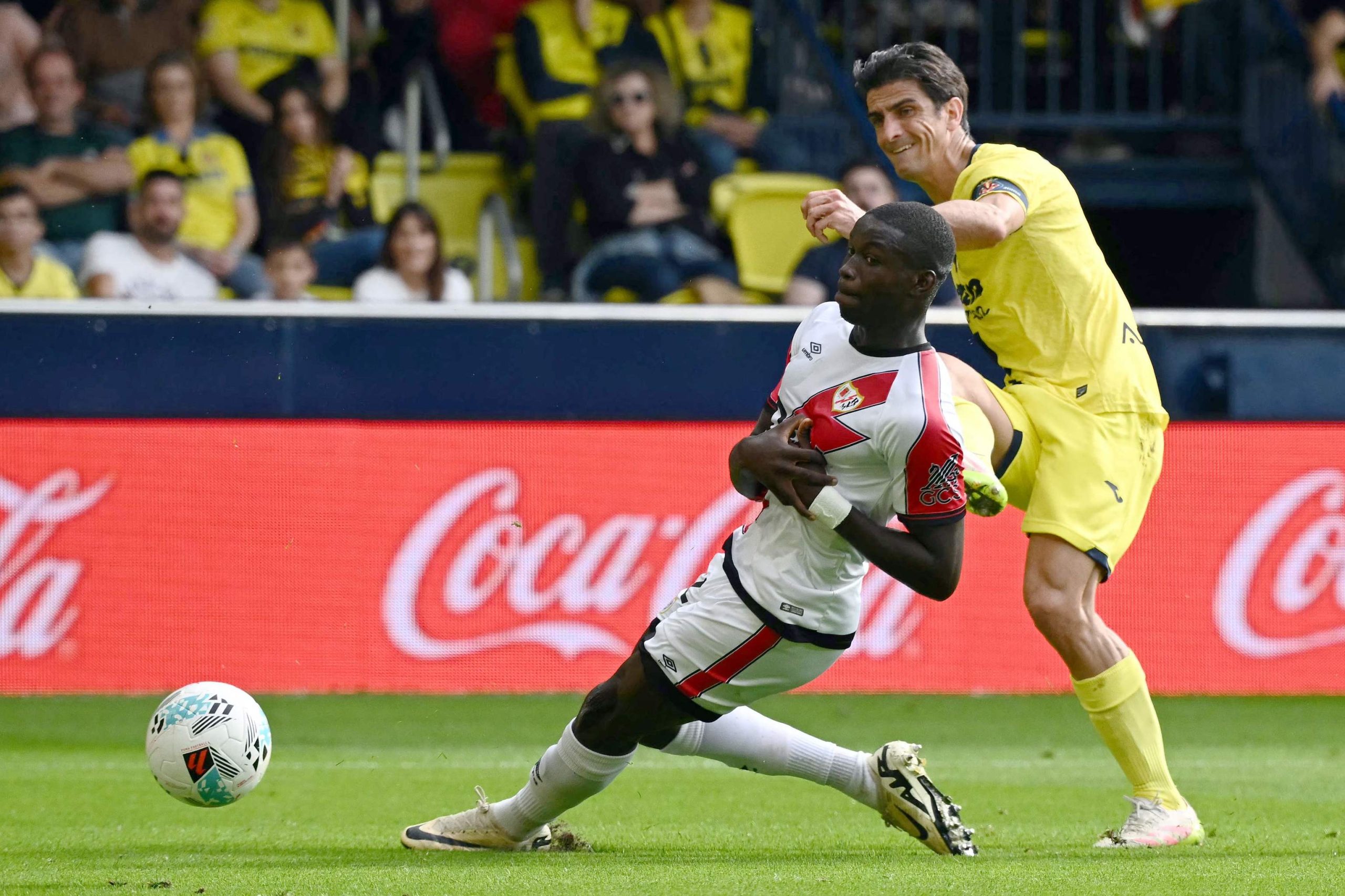 El Villarreal atropella al Rayo con una exhibición de fútbol vertical