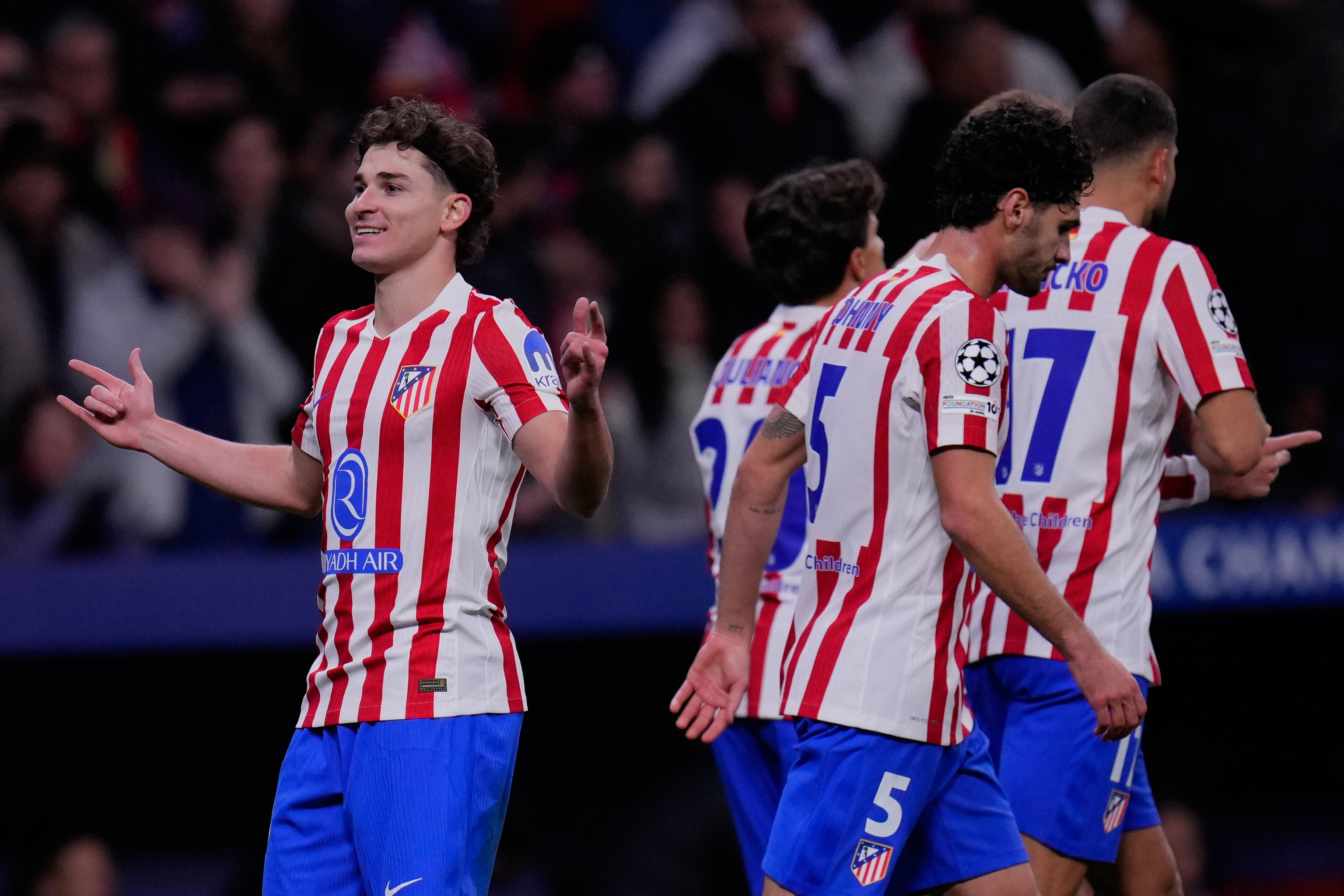 Julián celebra su tanto en el Metropolitano.