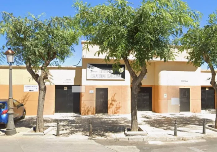 LaLiga suspende el partido entre la AD Ceuta y la UD Almería tras fallecer un aficionado en las gradas