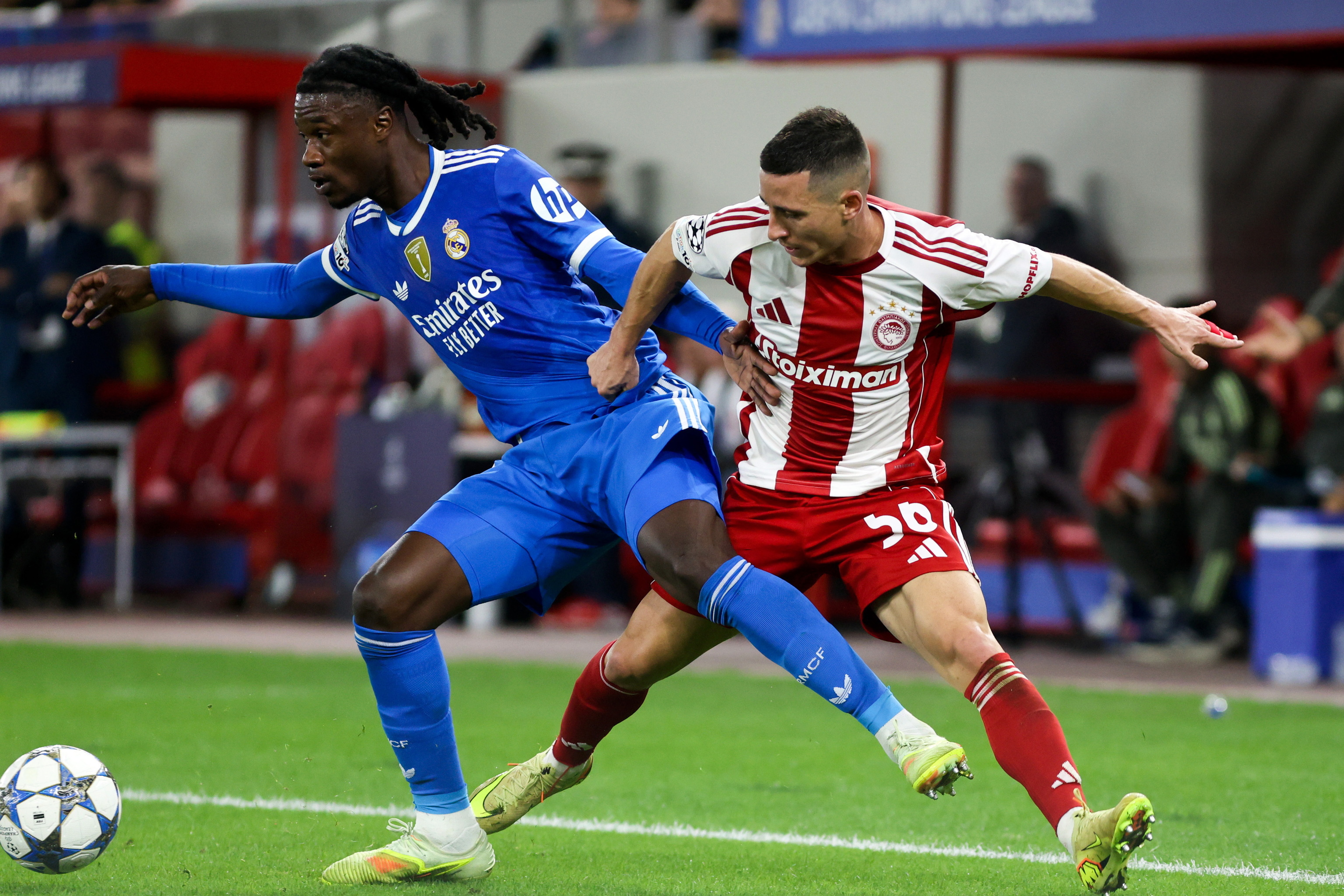 Camavinga, ante Podence, en el Georgios Karaiskakis.