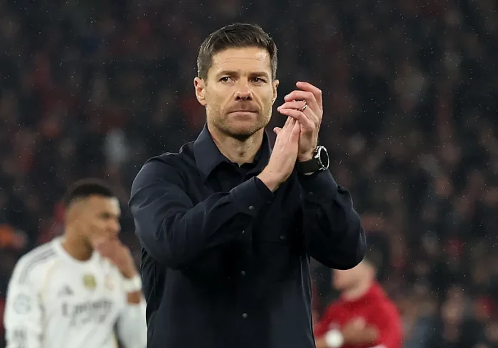 Otra caída de Xabi Alonso
