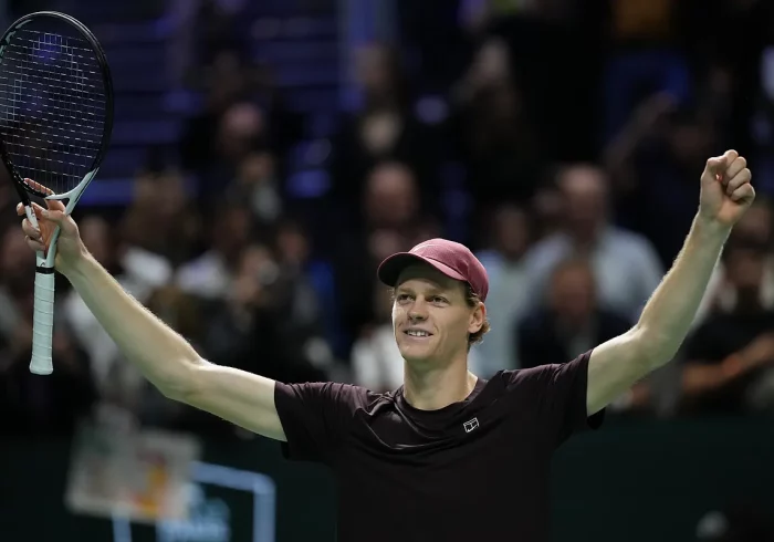 Sinner se impone en la final del Masters 1000 de París y le arrebata el número uno del ranking a Alcaraz