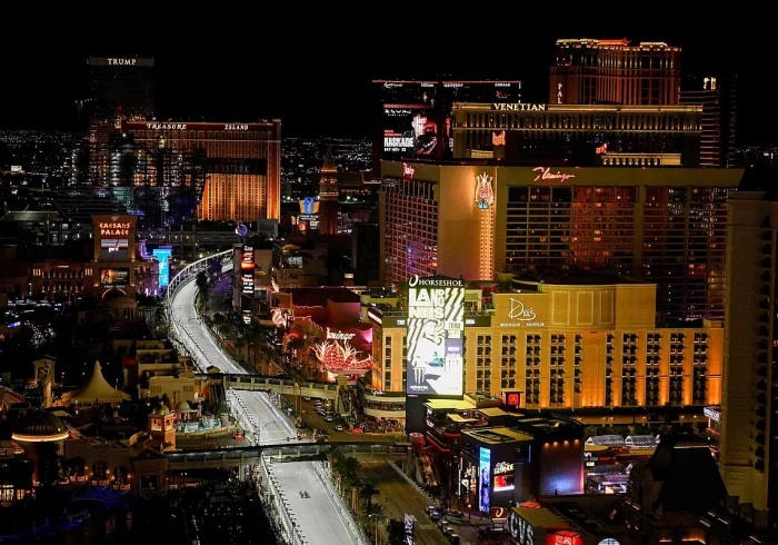 Verstappen gana la partida en Las Vegas, pero Norris sale con las fichas para proclamarse campeón