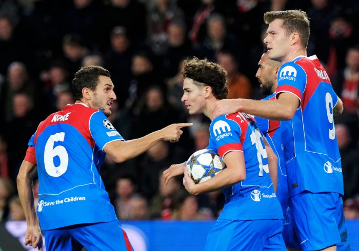 El Atlético disfruta y sufre para vencer en Eindhoven