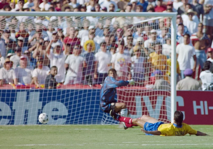 El autogol que costó la vida a Andrés Escobar: la frustración de la mejor generación de Colombia y la intromisión de los narcos