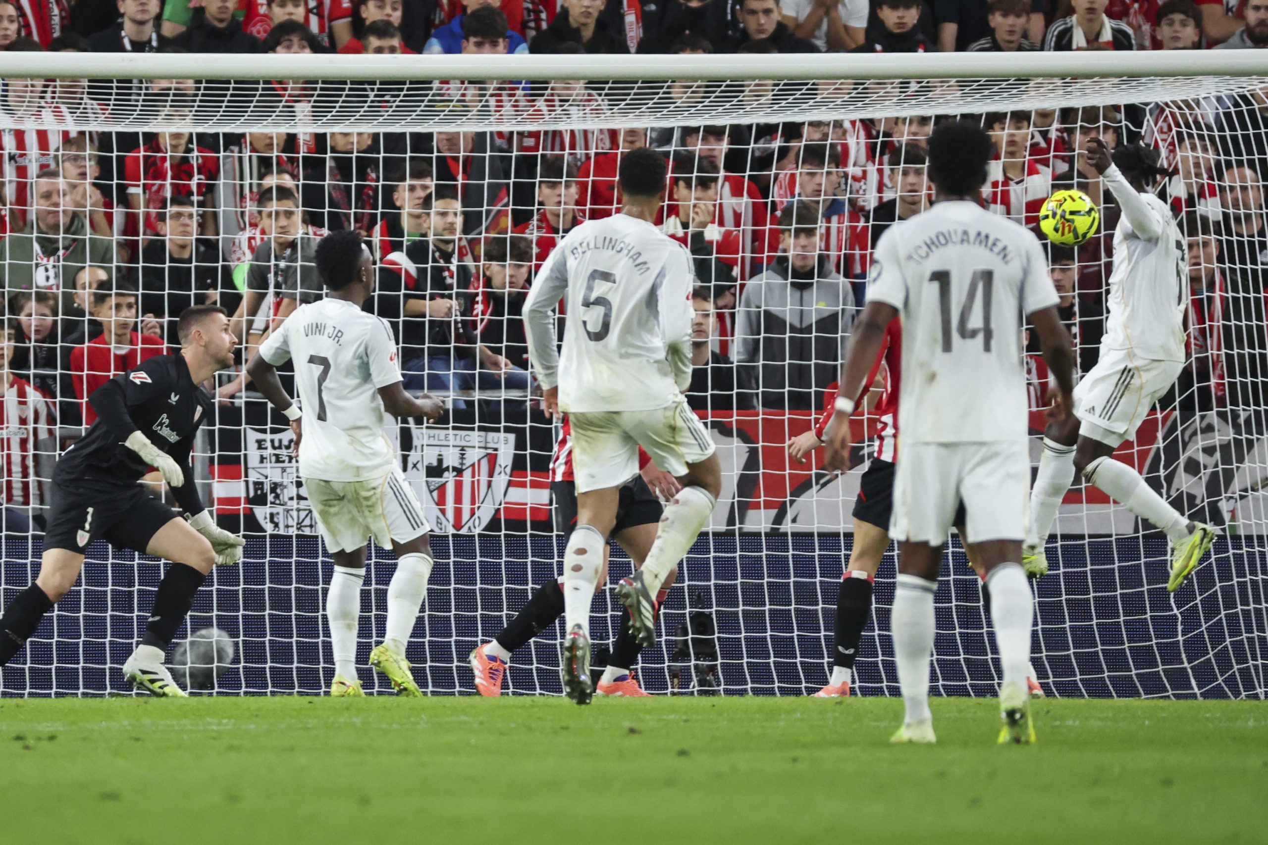 El eje Mbappé-Courtois impulsa al Real Madrid en San Mamés