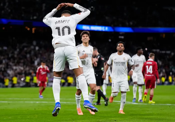El Madrid gana al Sevilla entre silbidos y Mbappé iguala los 59 goles de Cristiano