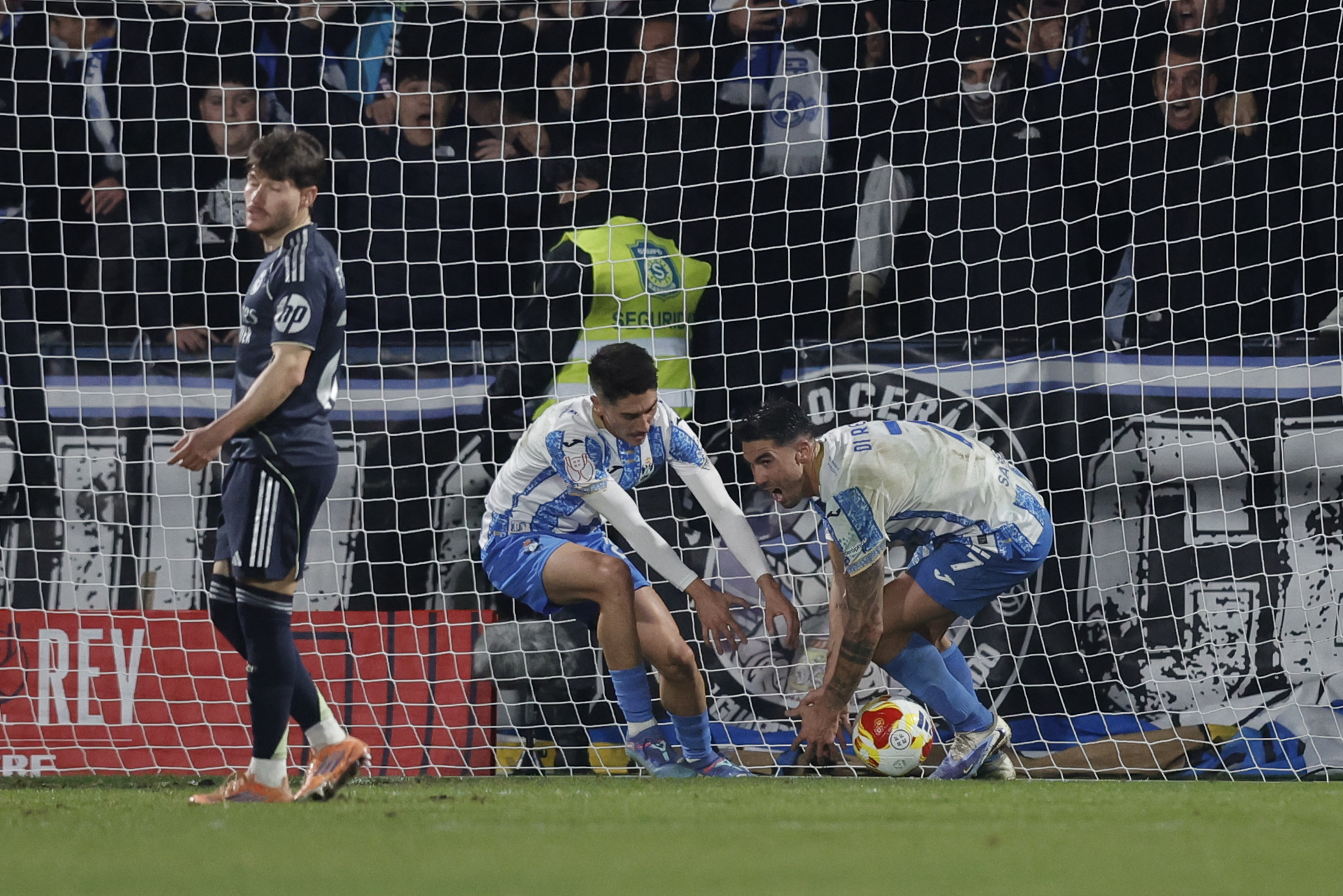 Los jugadores del Talavera, tras el 2-3, obra de Di Renzo.