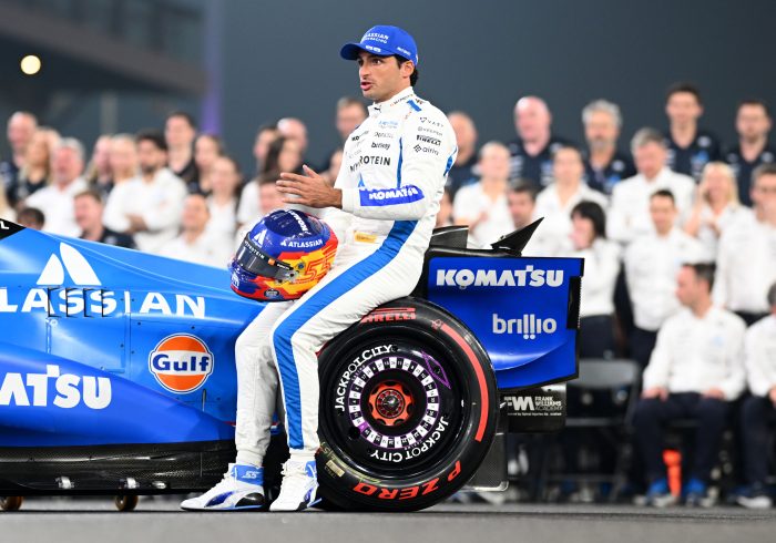Fernando Alonso y Carlos Sainz, volcados en la revolución de 2026: del simulador en Silverstone a los test en Abu Dhabi