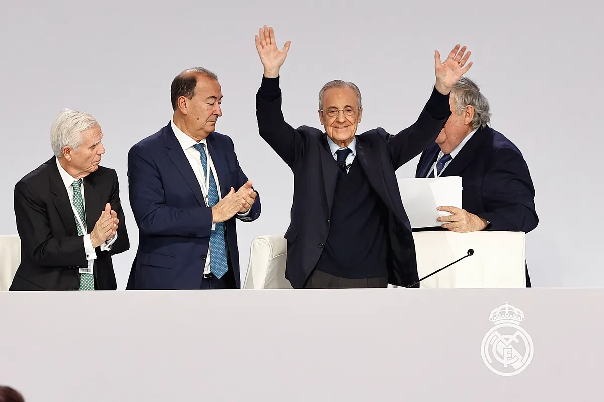 Florentino ataca a los árbitros y al Barcelona durante la comida de Navidad: "Es posible que algún club haya descendido por el Caso Negreira"