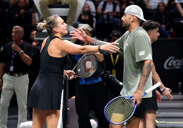 Kyrgios derrota con comodidad a Sabalenka en la Batalla de los Sexos