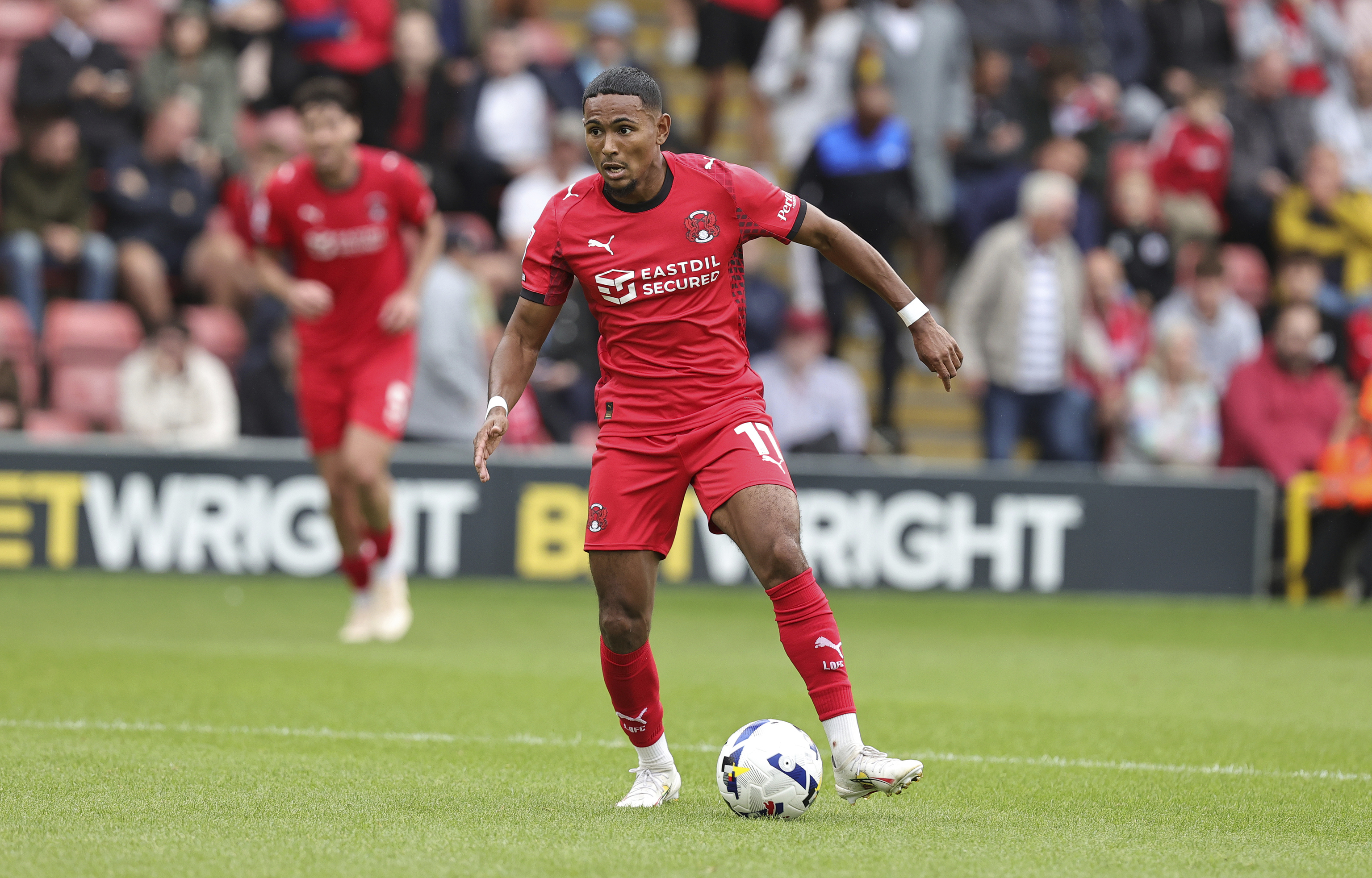 Demetri Mitchell, con el Leyton Orient.