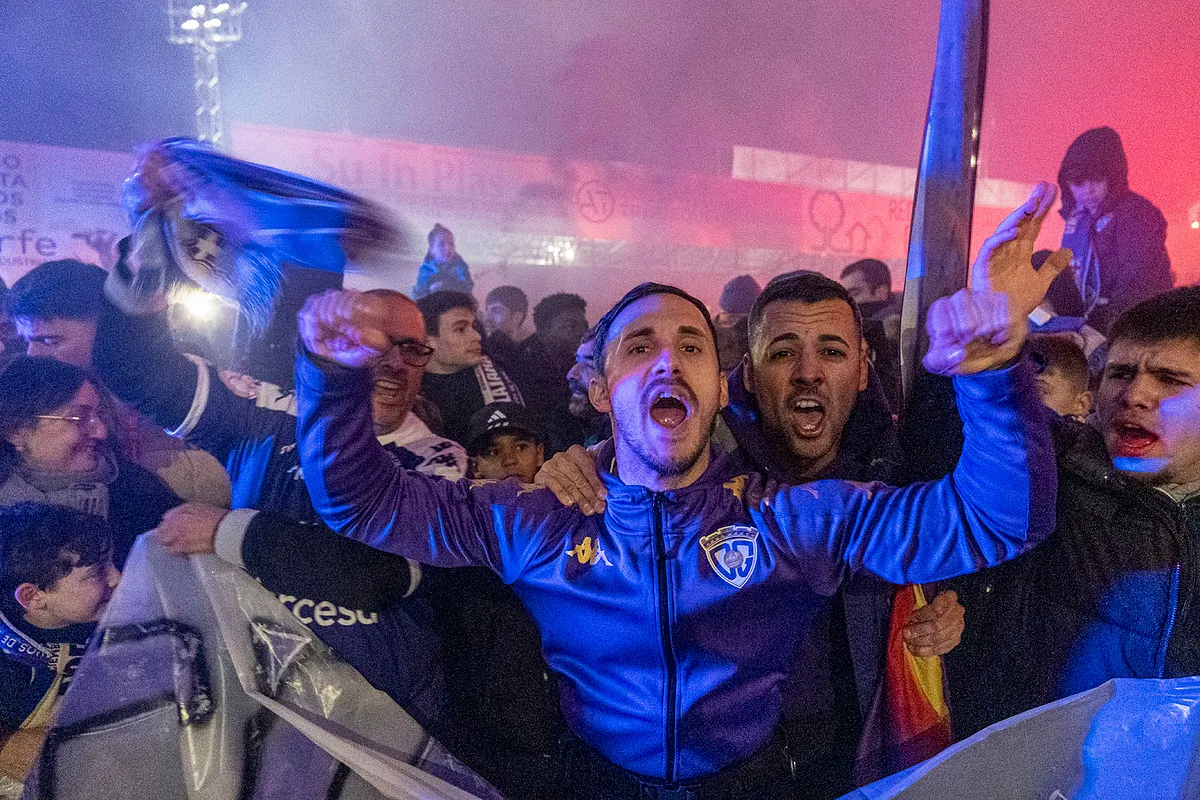 Lío con las gradas supletorias en el Guadalajara-Barça: 2.500 localidades precintadas y el partido retrasado media hora