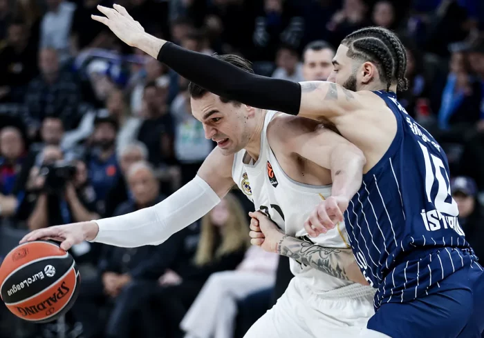 Los puntos de Hezonja y la defensa de Garuba para ganar en Estambul