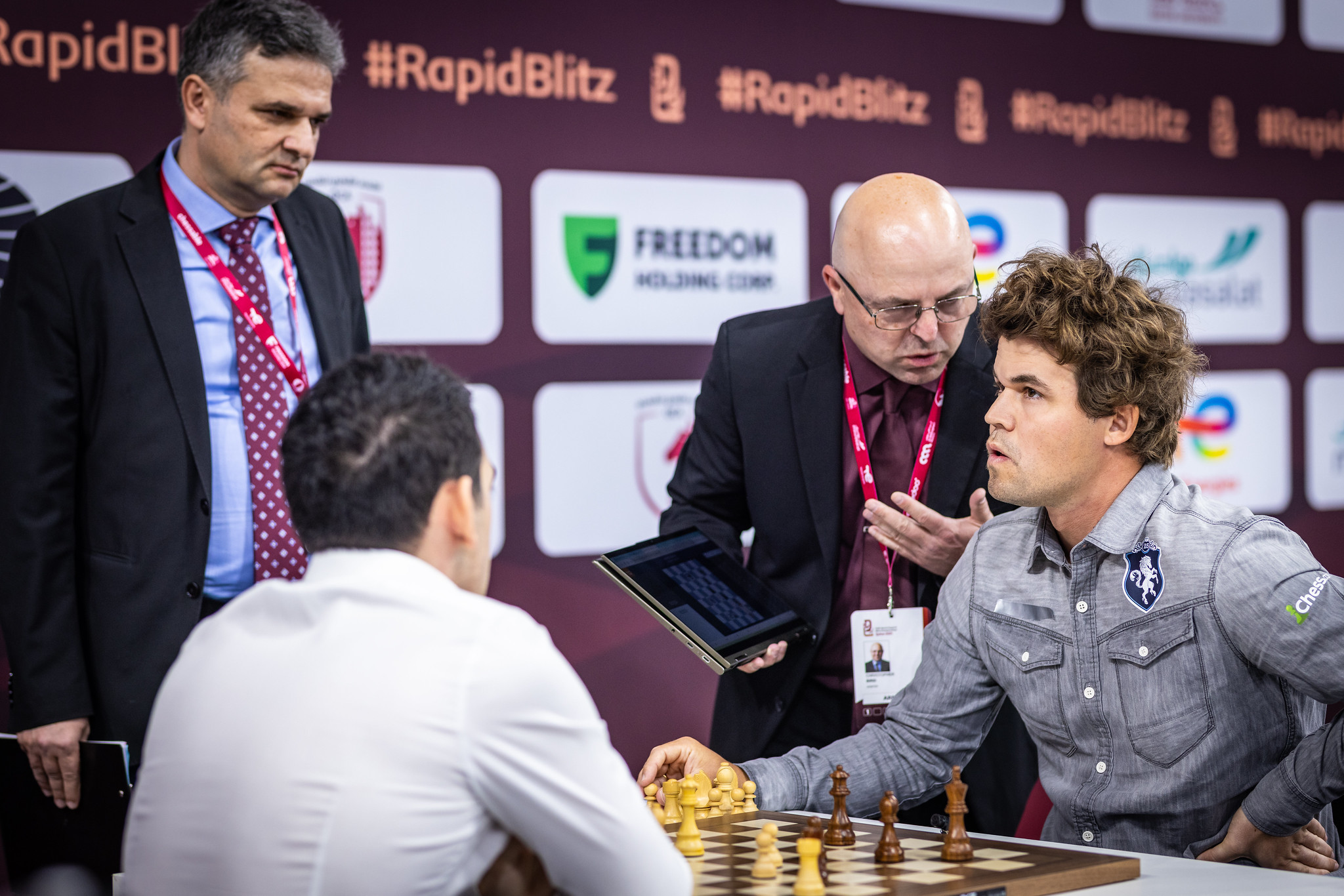 Magnus Carlsen se apunta al drama antes de conquistar su 20º título mundial