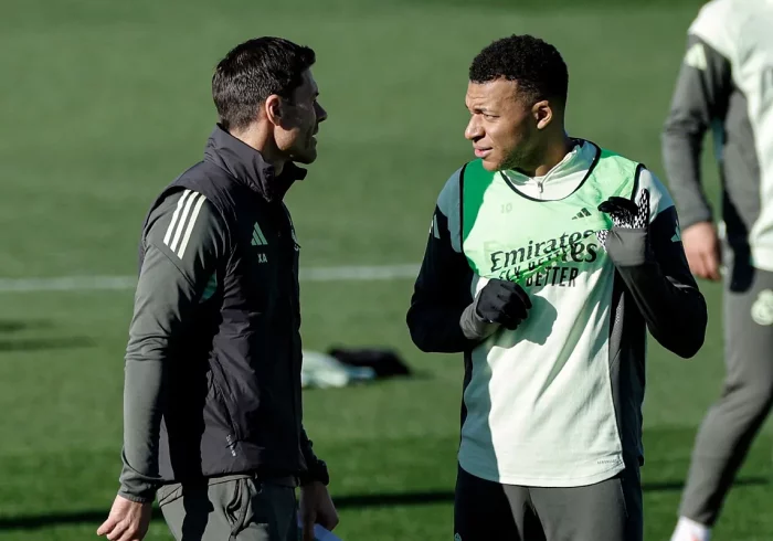 Mbappé regresa para auxiliar a Xabi Alonso en su nuevo examen