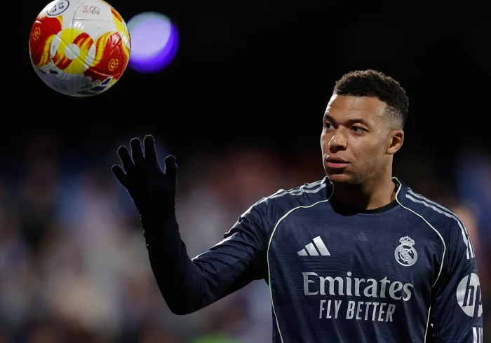 Mbappé sufre un esguince de rodilla y es seria duda para la Supercopa