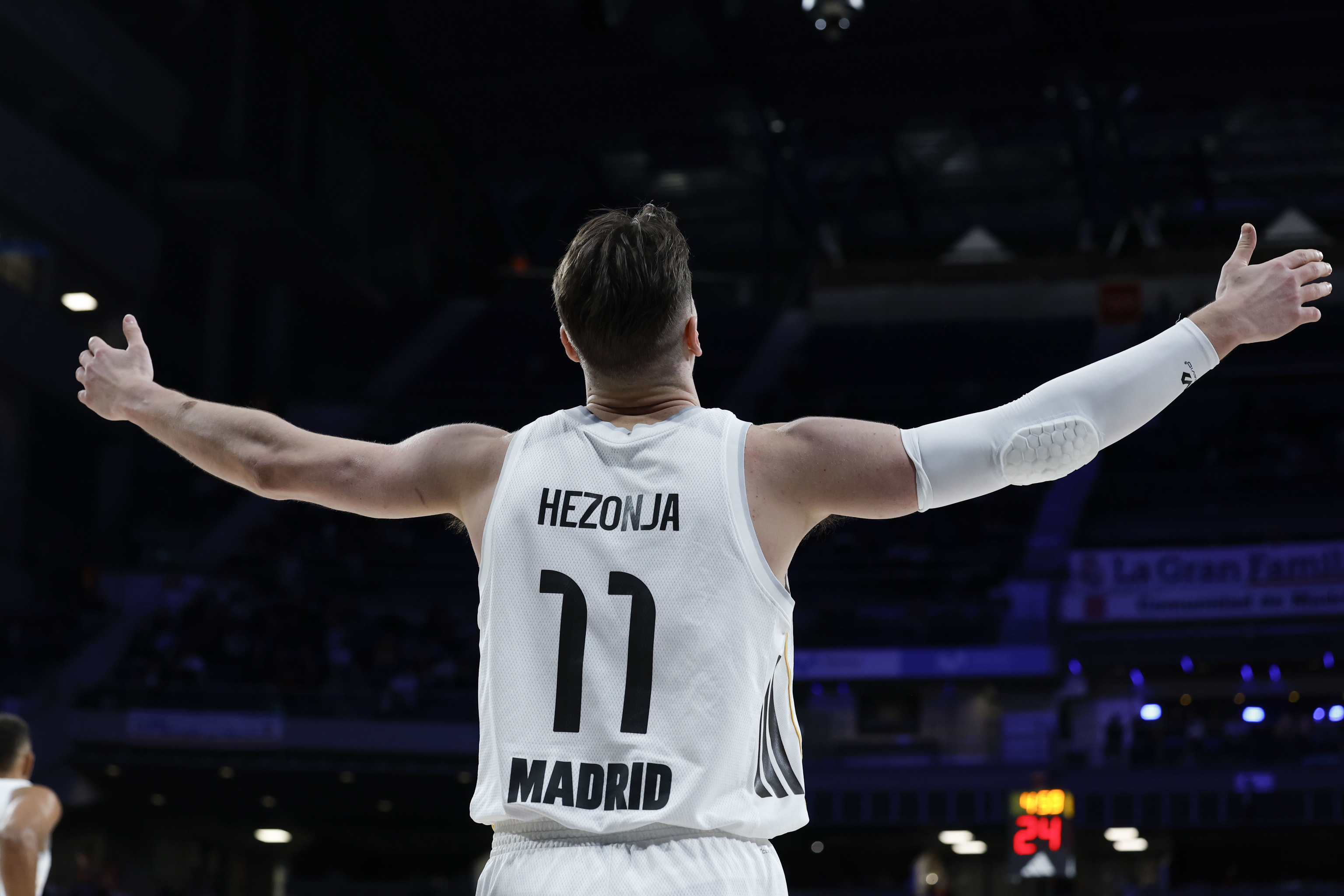 Hezonja celebra una de sus canastas, ante el Baskonia.