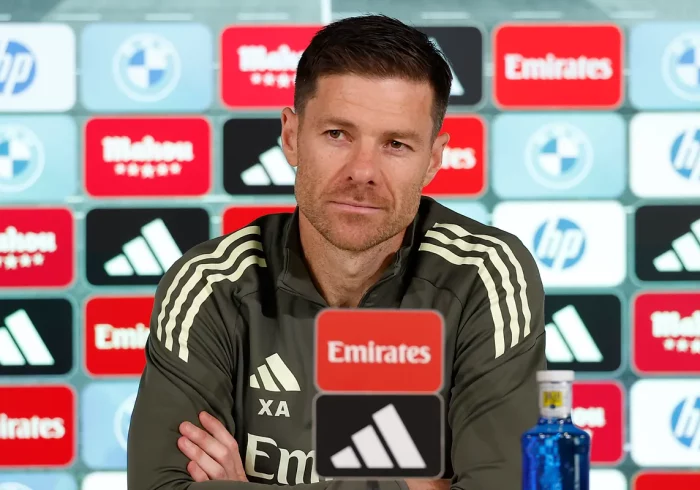 Xabi Alonso: "He vuelto a hablar con Florentino. Las conversaciones son en buen tono, hay que revertir los resultados"