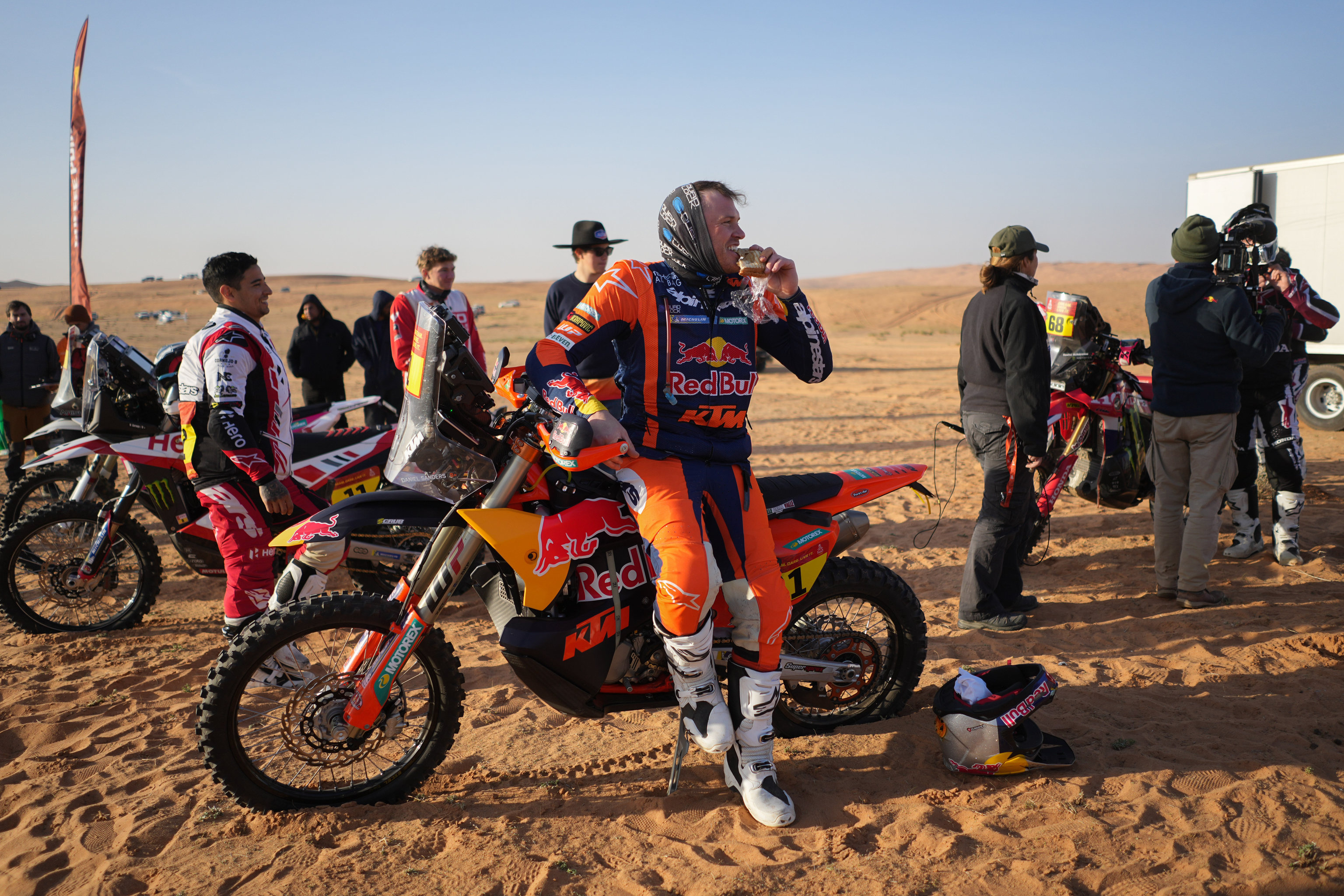 Sanders, poco antes del comienzo de la sexta etapa del Dakar.