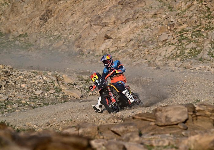 Al-Rajhi, vigente campeón del Dakar, pierde casi media hora en la primera etapa