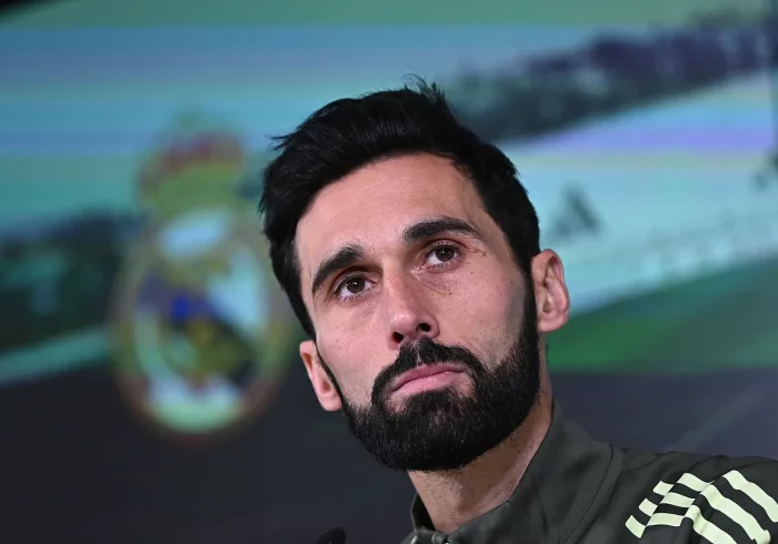 Arbeloa pide al Bernabéu que esté con el equipo: "No es tiempo para el desencanto ni la euforia"