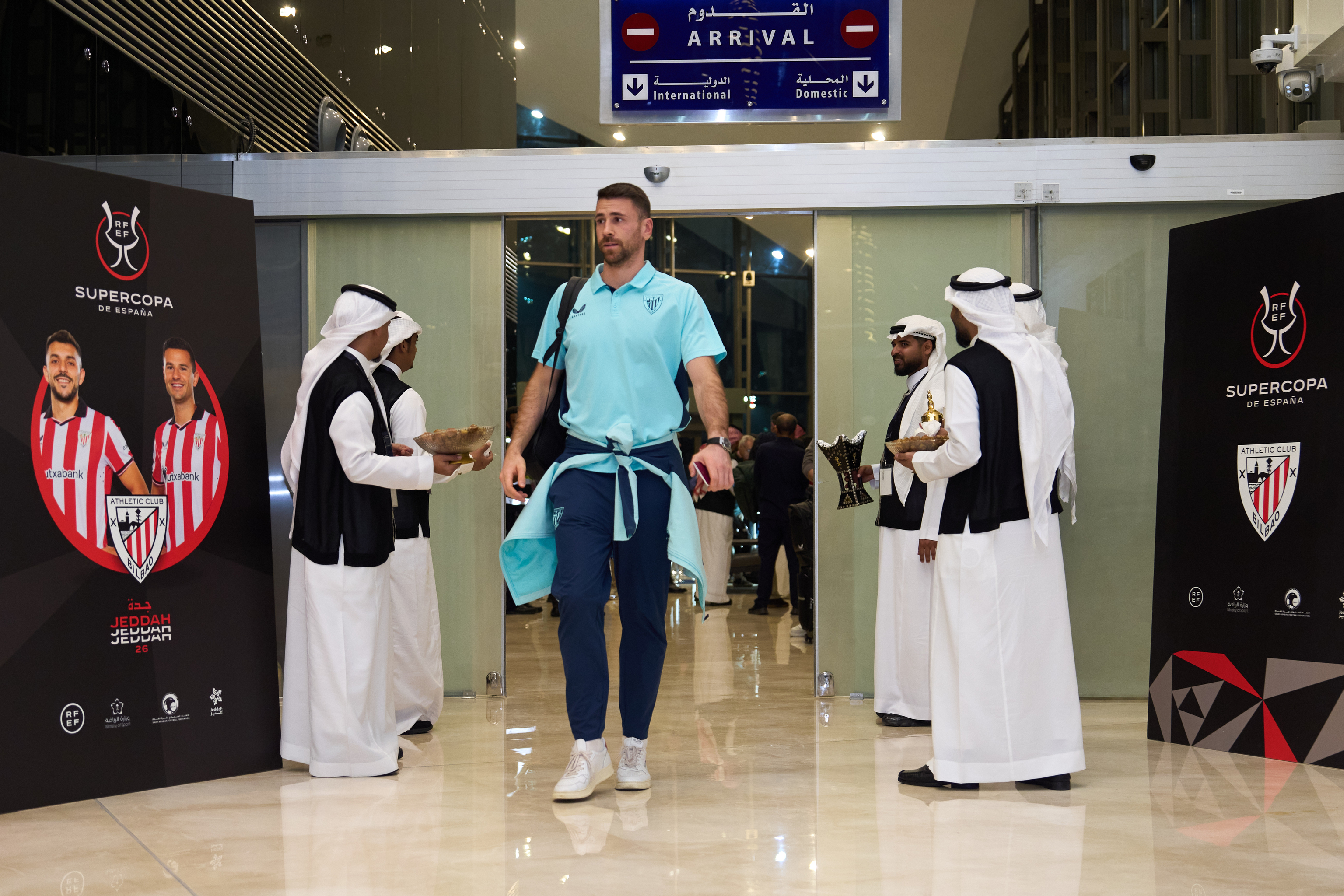 Unai Simón, a la llegada del Athletic a Yeda.