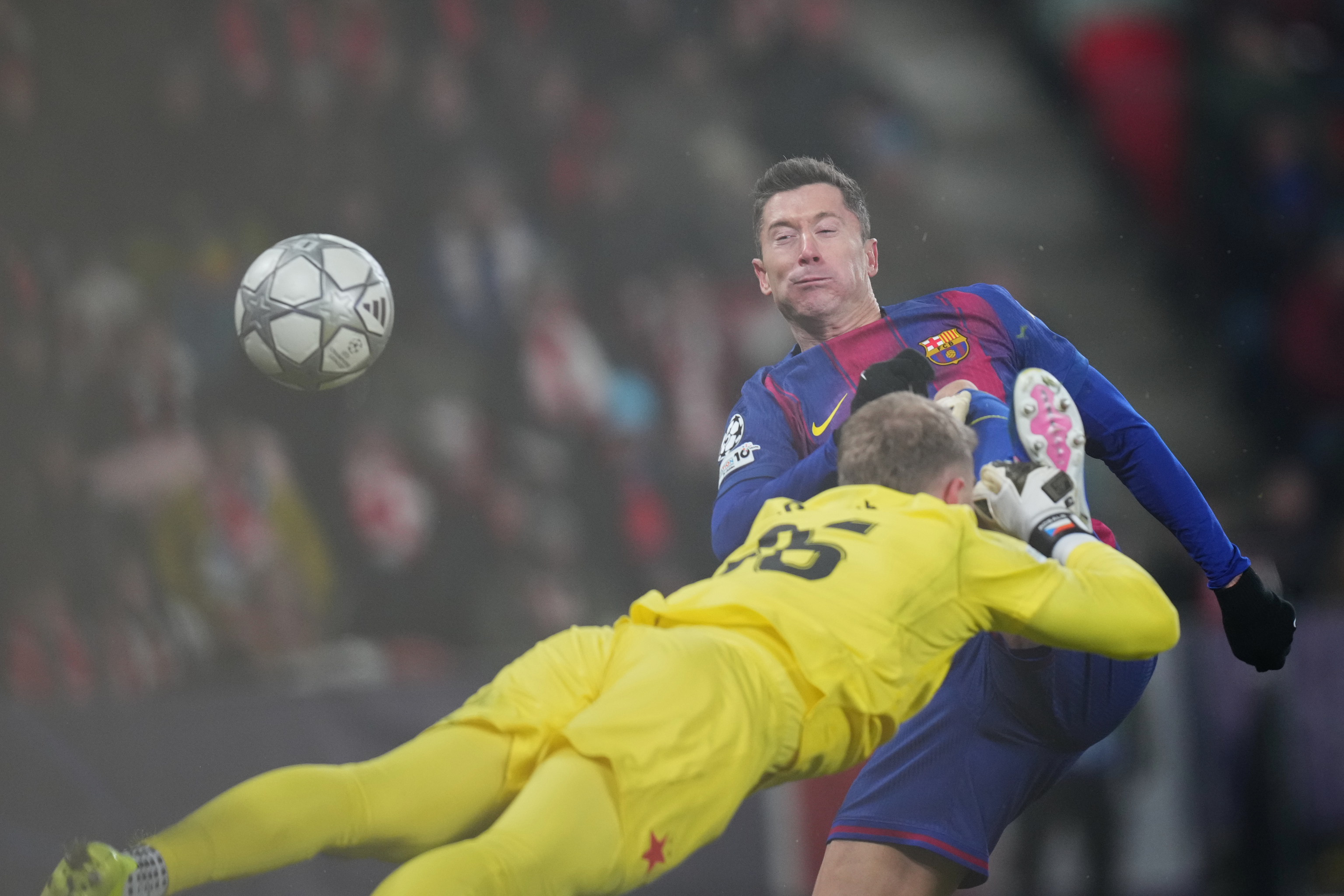 Lewandowski anota el 2-4, el miércoles en Praga.