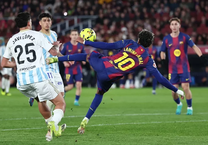 El Barça capea el temporal y mantiene el liderato