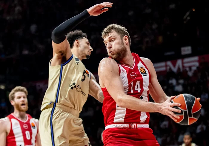 El Barça se derrumba en el último cuarto en El Pireo