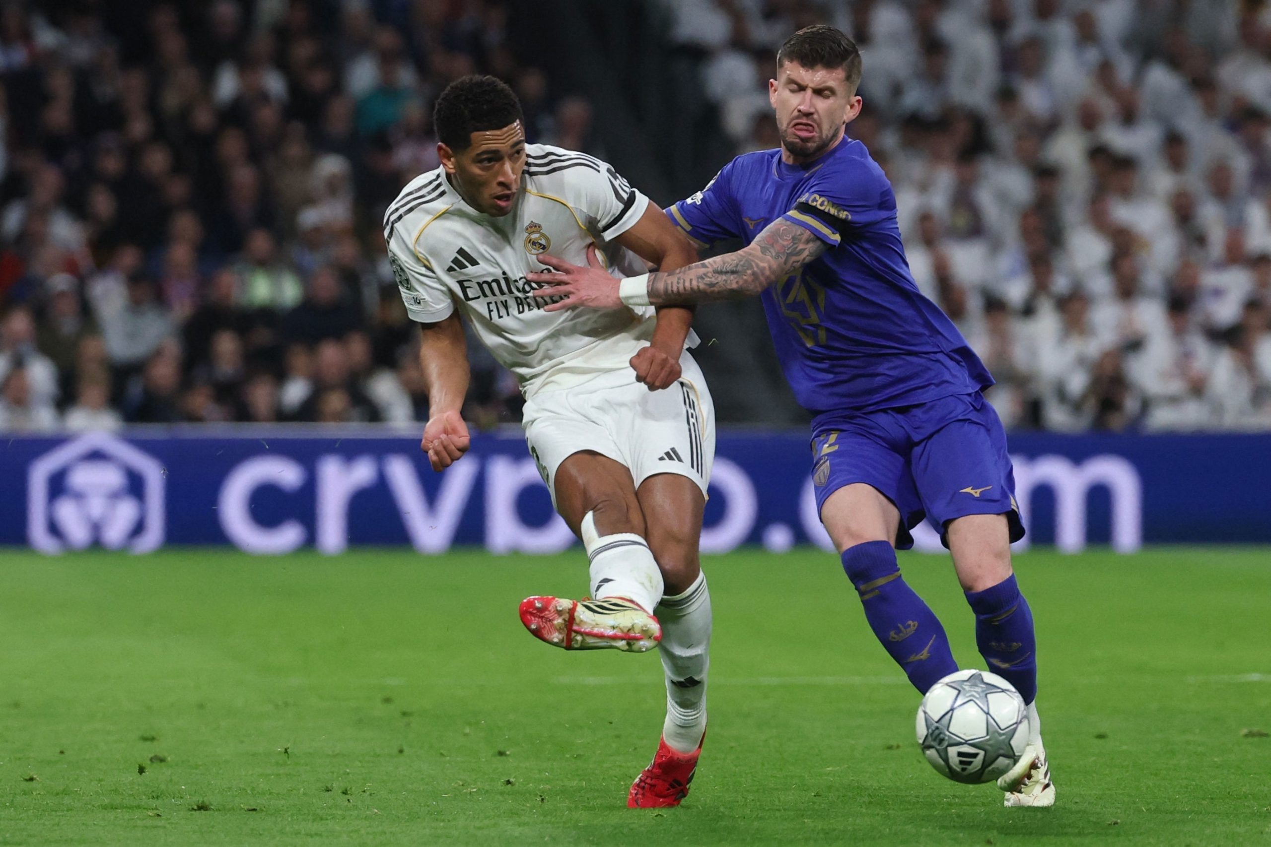 El Bernabéu, del desencanto a la reconciliación tras el abrazo entre Vinicius y Arbeloa