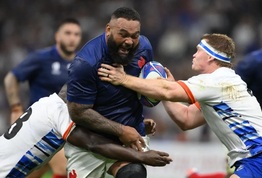 El internacional francés Uini Atonio, en la UCI tras sufrir el martes un fallo cardiaco