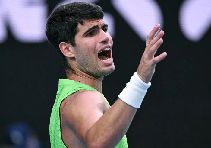 El momento crítico de Alcaraz durante la semifinal con Zverev: "He vomitado, no sé si tengo que tomarme algo"