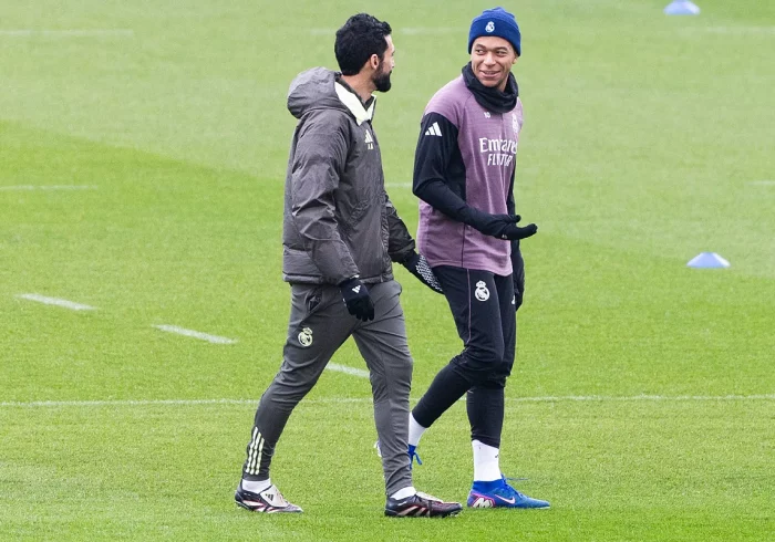 El plan desesperado de Arbeloa, un escudo para buscar la reacción del vestuario del Madrid: "Sólo necesito a estos jugadores"